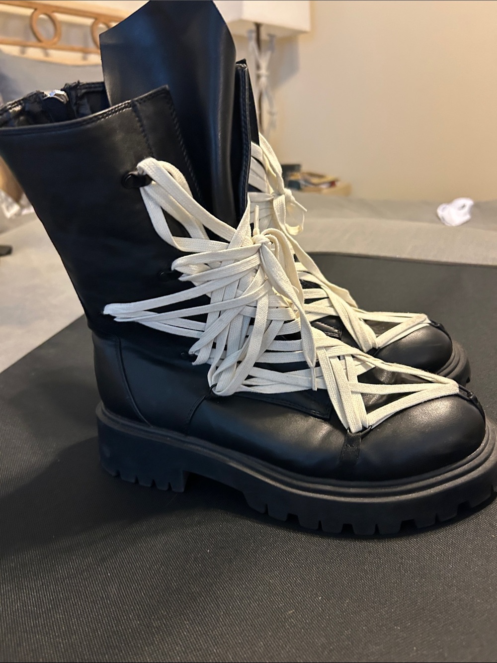 Women’s Black Lace-Up Chunky Combat Boot with Cream Laces Sz 11 or Mens 9 1/2 - Picture 3 of 6